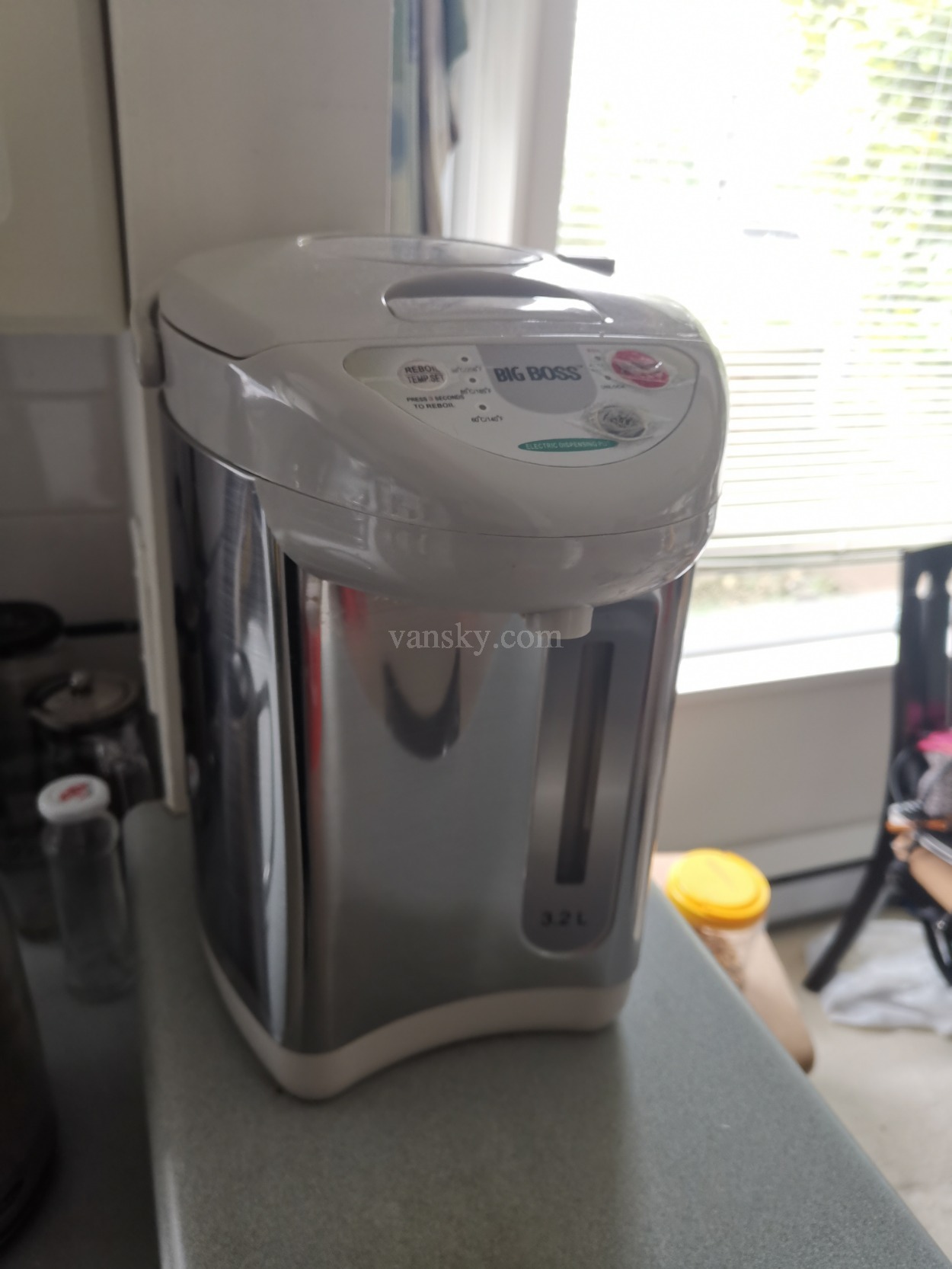 210402115230_electric dispensing pot.jpg